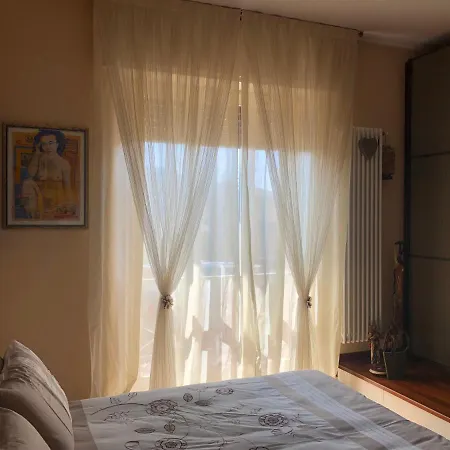 منزل للإقامة Lovely Bedroom With Private Balcony & Bathtub